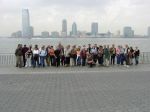 Gruppenbild vor dem east river